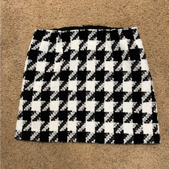Loft Black and White Houndstooth Skirt, size 12. - Picture 2 of 4